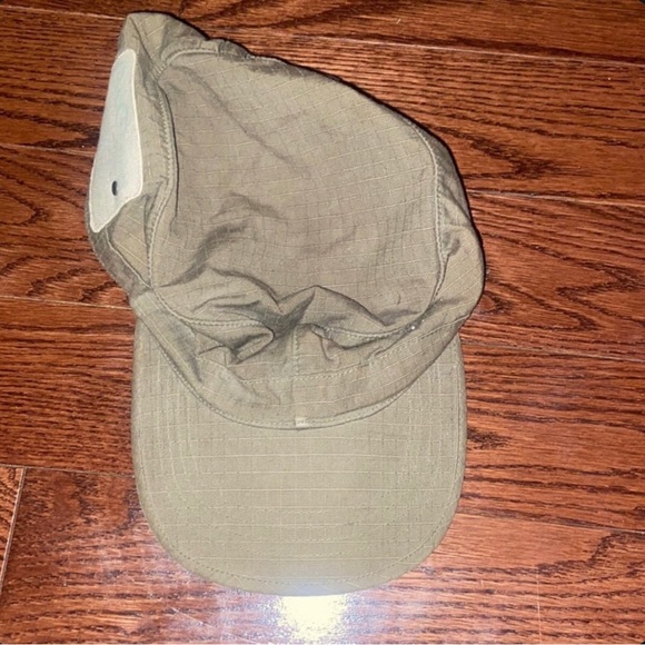 ISO D & G Cap Aso Jessica Simpson - Picture 4 of 5